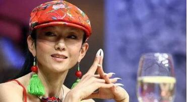 杨丽萍58岁住玉轮宫全景美哭了，抉择舞蹈废弃生小孩，现在皱纹显著二婚老公好酷！