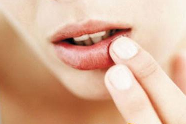 口炎症疼痛难忍,5种口角炎的治疗方法