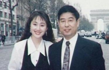53岁令妃赵丽娟现状,与丈夫因戏结缘,女儿遗传了妈妈