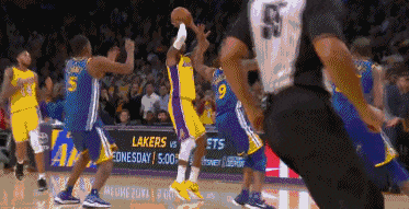 眼里充满了杀气,波普关键绝杀三不沾,看科比的表情该有多失望