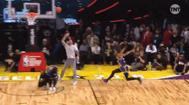 还是小南斯致敬父亲