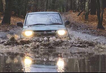 国产帕杰罗军工造，四驱，老外上手豁车不输普拉多！