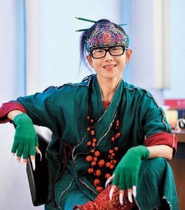 杨丽萍58岁住玉轮宫全景美哭了，抉择舞蹈废弃生小孩，现在皱纹显著二婚老公好酷！