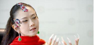 杨丽萍58岁住玉轮宫全景美哭了，抉择舞蹈废弃生小孩，现在皱纹显著二婚老公好酷！