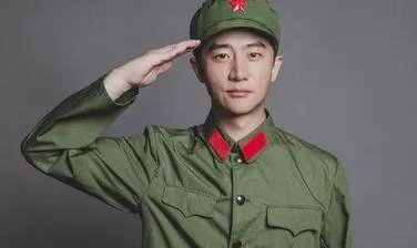 冯小刚导演的《芳华》,女主角的四次敬礼你都看懂了吗?