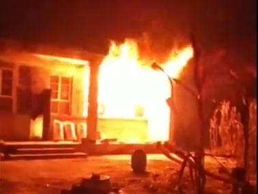 视频:保定村民家中发生火灾,老人7000多元积蓄