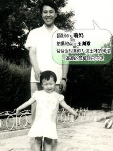 一对中国父女30年的合影，你在长大，父亲却在老去！