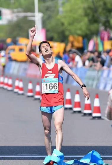 全运会马拉松冠亚军董国建、杨定宏专访:云南