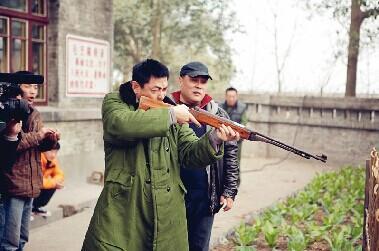 叶京和王朔出生都在北京训总大院,是从小长大的"发小,他们一起度过