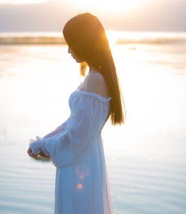 谁说直发是不适合方脸女生的一种发型？方脸好看的直发发型奉上！