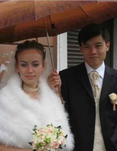 娶了洋媳妇当老婆的中国小伙,如今的生活过得有滋有味