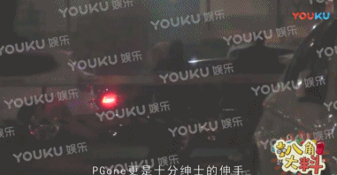 pgone圣诞节夜访李小璐闺房，贾乃亮终于坐不住，删除了这条微博