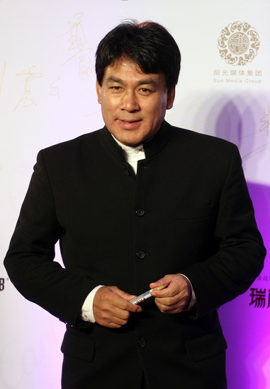 朱时茂被曝与神秘女子亲热 本人回应:断章取义是诋毁