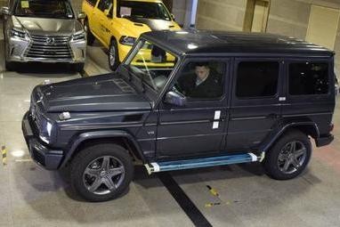 天津港展厅，灰色奔驰 G500，越野硬汉不愁卖