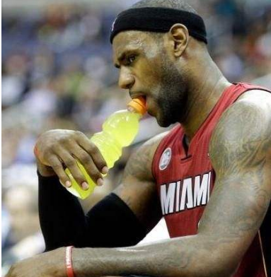 NBA比赛时球员喝什么饮料?佳得乐无限畅饮,汤