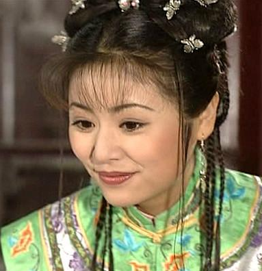 同穿绿色礼服,迪丽热巴清纯,林心如表情包,但是看到赵丽颖.