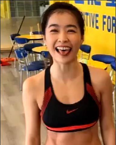 她天生丽质多才多艺，身上却少长了女人最宝贵的东西，可惜了