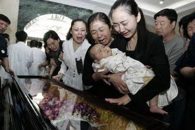 孙俪“养狼”曾被道德绑架，网友：谁还记得丛飞？养了一群白眼狼