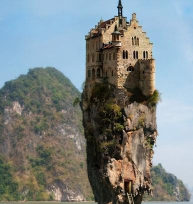 悬崖之上罕见的惊险建筑群, 成为一道独特的风景线