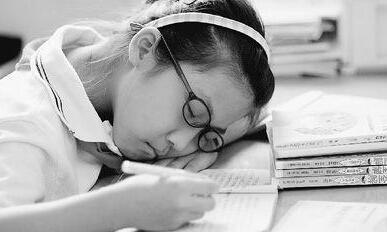小学早上推迟上学多少家长拍手叫好? 儿童睡眠