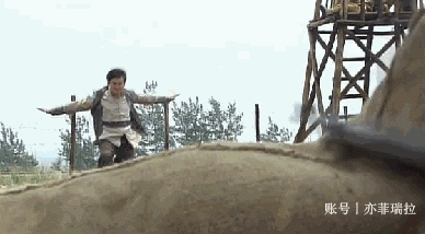 如果没有抗战的背景 这部神剧可能是一部不错的武侠片