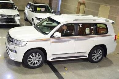 天津港豪车，丰田酷路泽4000顶配版，备受越野族青睐的大型SUV