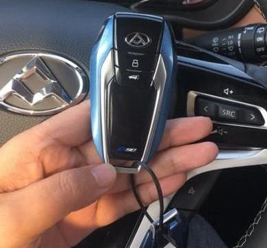 汽车界的骄傲，国产首款智能液晶钥匙、全尺寸智能定制互联网SUV