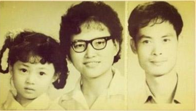 看了蒋勤勤父母照片，感叹基因的神奇，两个普通人竟能生出大美人