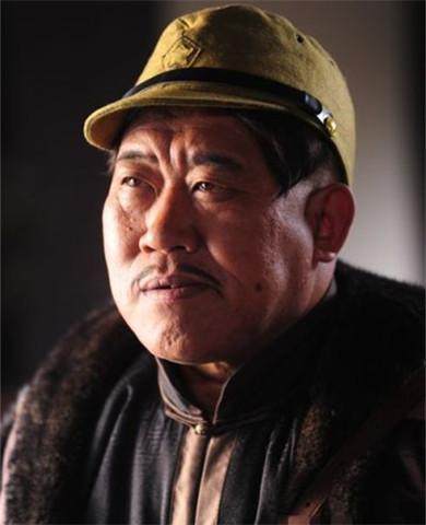 杜旭东,这个名字对于很多影迷们来说有些陌生,然而这并不代表名气不