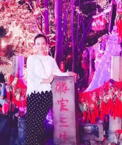 她是06年超女，10年整容从大妈变少女，如今嫁给阿宝身价上亿