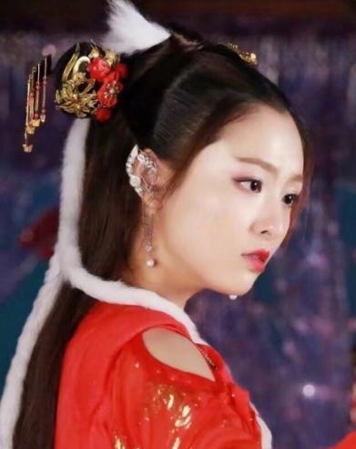 电视剧里的九只倾国倾城的狐狸，演得最好的是她