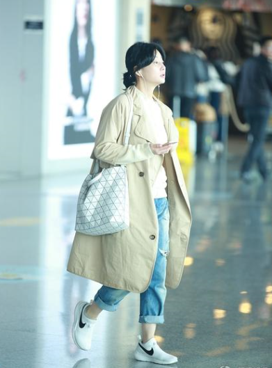 殷桃素颜侧脸撞脸柳岩,只是这五五分的造型被