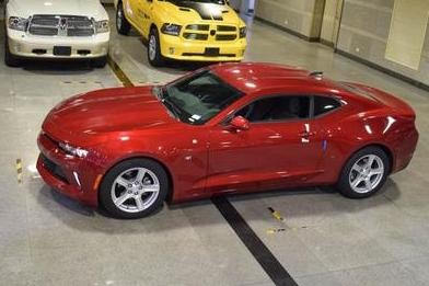 天津港现车，红色雪佛兰科迈罗，超低的油耗，劲爆的车速