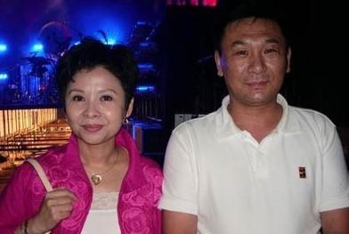 54岁董文华近照曝光,从人生高峰跌落低谷,如今生活成这样