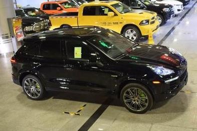 天津港现车，保时捷凯宴油电混合，黑色小旋风