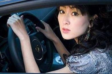 李小璐“夜宿门”事件中，马苏说她在场，可那辆车不会说谎！