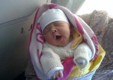 9斤3两的大宝宝被我顺产生出来,连医生都有点