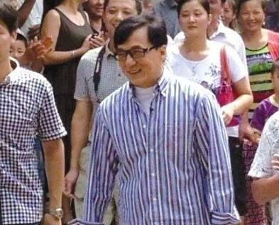 正文             这是成龙的两个大哥房道龙和房仕德,曾经上过节目要
