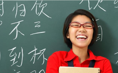 父母离世后,舅舅宁可离婚也要供我读大学,表妹