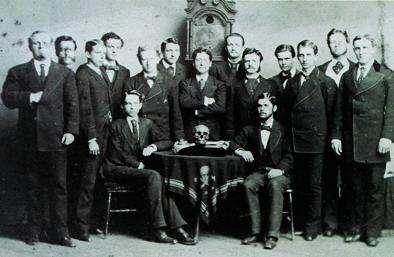 骷髅会:操纵美国170年的影子政府