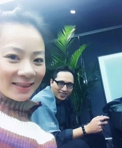 36岁华少一家近照，与老婆是同班同学，女儿是全家颜值最高的
