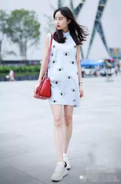 街拍:美女如云的重庆满城尽是大白腿!