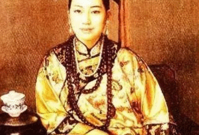 一组慈禧年轻时的照片, 对比完全是两个人