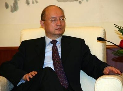 丈夫,后来丈夫官至正国级,儿子是副国级,孙女更牛