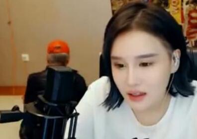 赵本山女儿球球快手直播首秀 被网友怒喷太随
