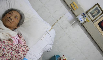 父母离世后,舅舅宁可离婚也要供我读大学,表妹