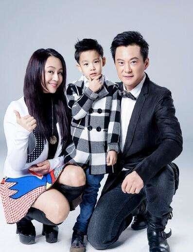 44岁曹颖近况，儿子王子长大，老公越来越红，夫妻恩爱幸福