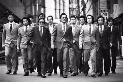 盘点全球各黑帮大佬不为人知的座驾,洪门