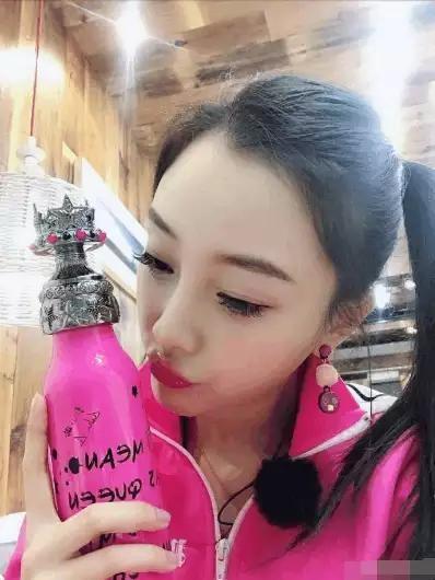 明星都在开网店，谢娜裙子2000，李小璐的水杯300，而她只卖10元