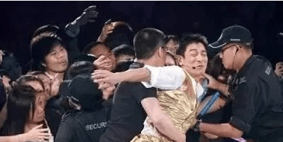 刘德华沈阳演唱会被打事件: 大佬向华强帮不了, 赵本山最后帮摆平